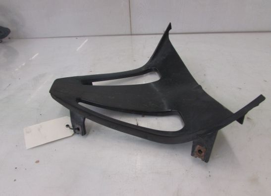 Cowl V shape under Suzuki GSX R 750