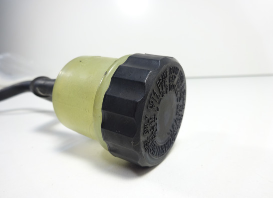 Rempomp achter Yamaha FZ6