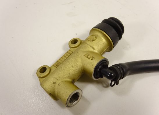 Rempomp achter Ducati ST2