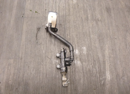 Rempomp achter Honda CB 650 F