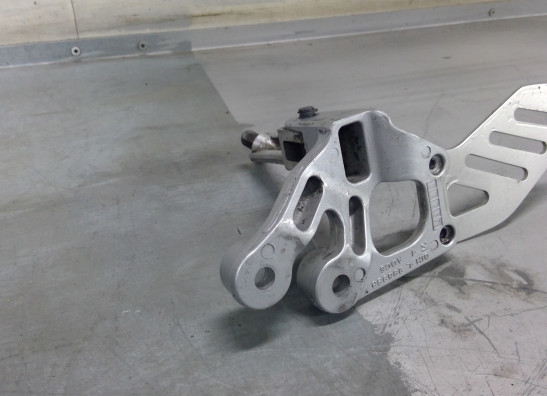 Fussrastetrager vorne links Suzuki GSX R 750