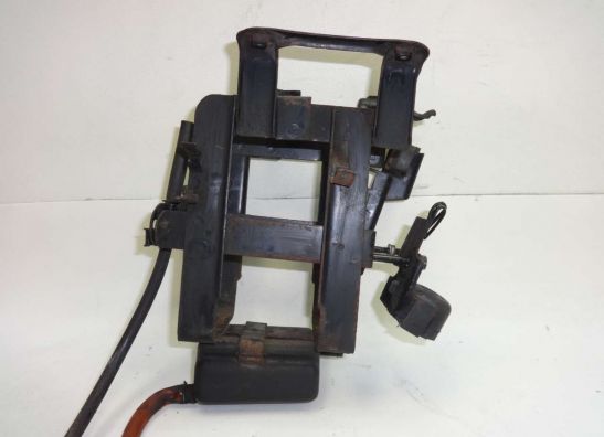 Batterie befestigung Honda CB 750 F