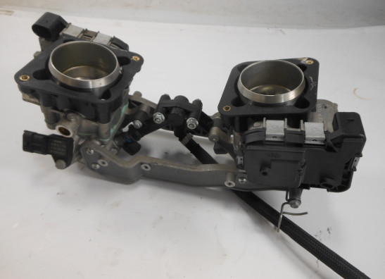 Gasklephuis Aprilia Dorsoduro 1200