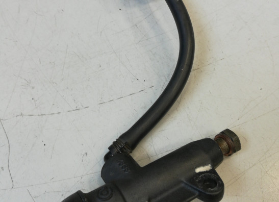 Rempomp achter Aprilia RSV 1000