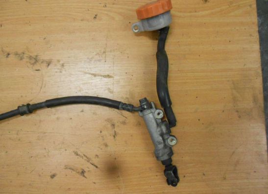 Rempomp achter Honda CBR 600 F