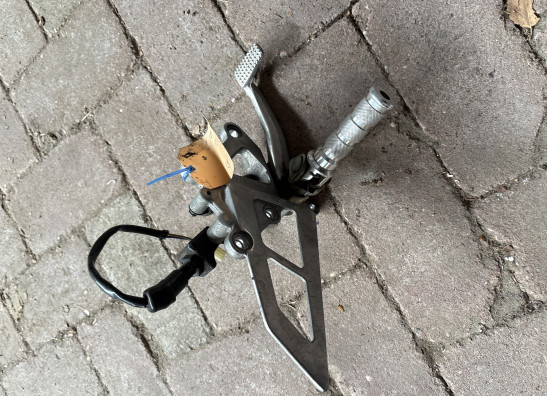 Main step holder right Kawasaki ZX 7 R