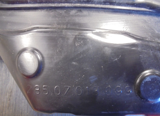 Tank Husqvarna Svartpilen 401