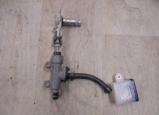 Rempomp achter Honda NT 1100 DCT