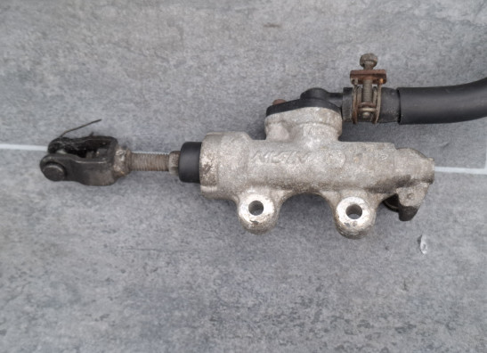 Rempomp achter Suzuki GSX 1100 G