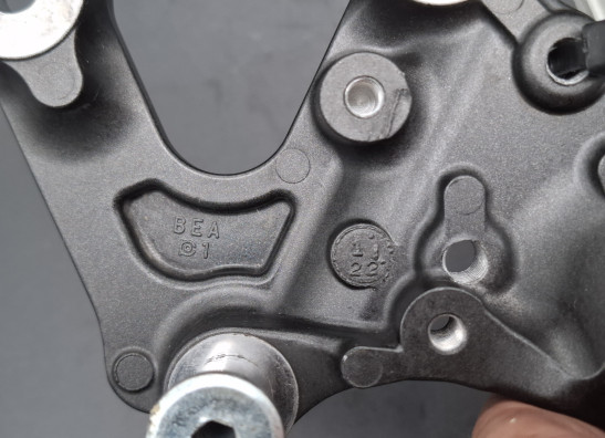 Main step holder right Yamaha XSR 900