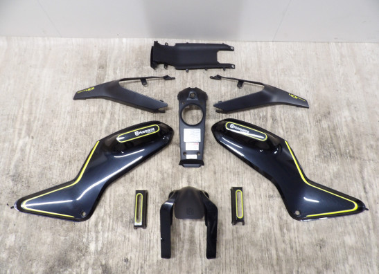 Complete kuipset Husqvarna Svartpilen 401