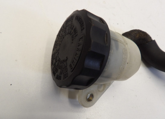 Rempomp achter Honda VFR 800 I