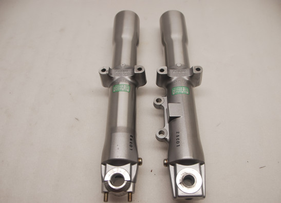 Fork pipe outside Harley Davidson Softtail