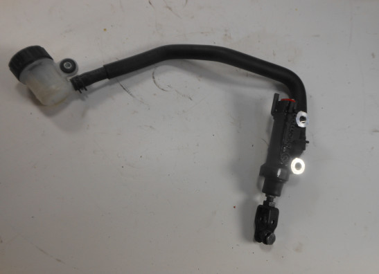 Rempomp achter Yamaha MT 09