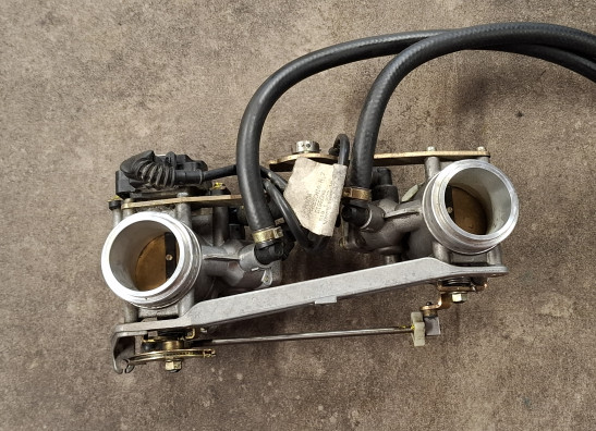 Gasklephuis Ducati 748