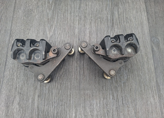 Brake calipers front Triumph Trident 900