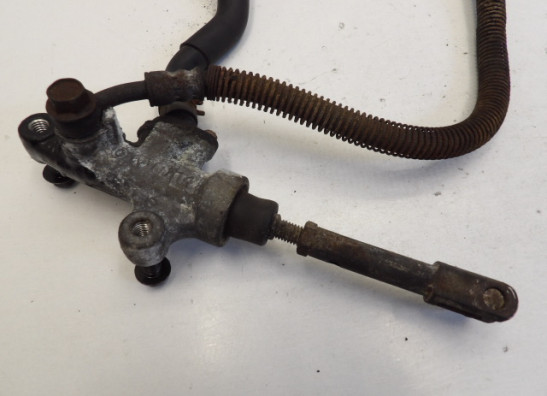 Rempomp achter Yamaha FZX 750