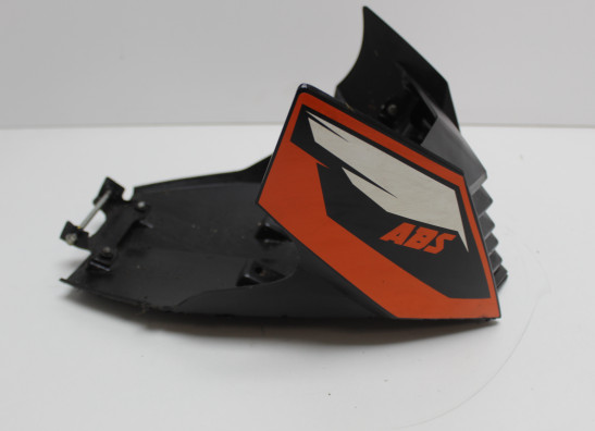 Cowl V shape under KTM 125 Duke