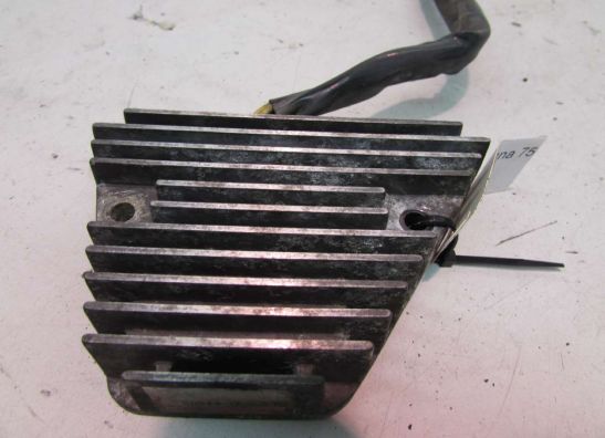 Spanningsregelaar Honda VF 700  750 C Magna