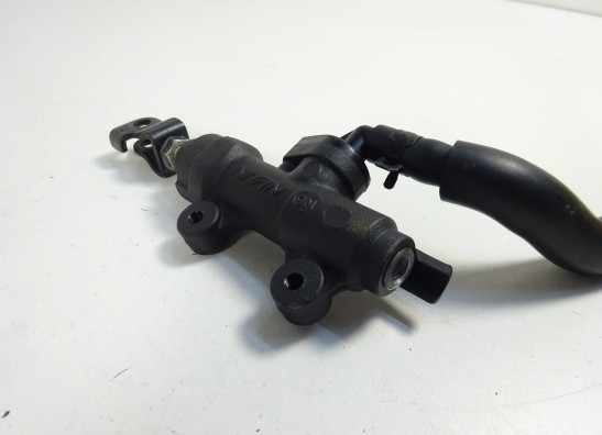 Rempomp achter Honda CBF 1000