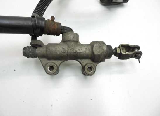 Rempomp achter Kawasaki ZX 7 R