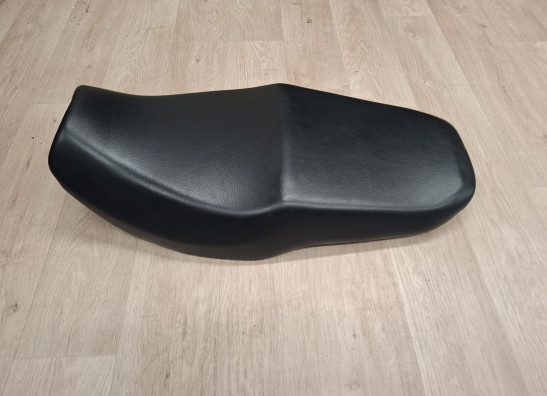 Zadel Suzuki RF 900