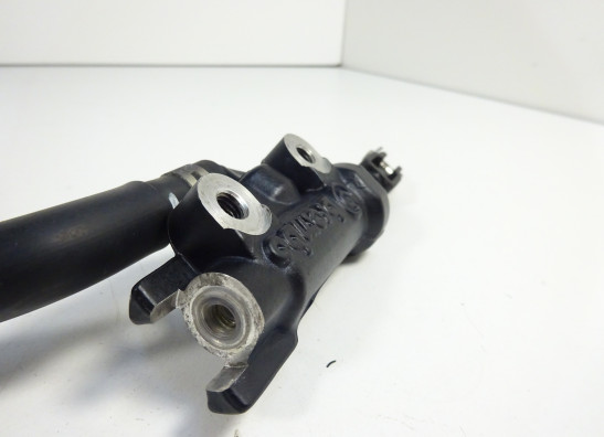 Rempomp achter Yamaha FZ8