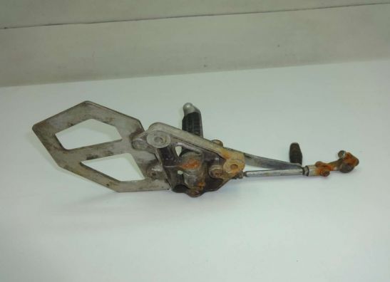 Main step holder left Suzuki GSX 400 X Impulse