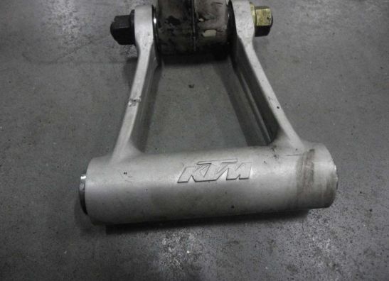 Link systeem achterveer KTM 690 duke 3