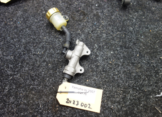 Rempomp achter Yamaha YZF R6