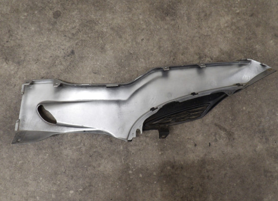 Cowl rear right Suzuki Burgman 400