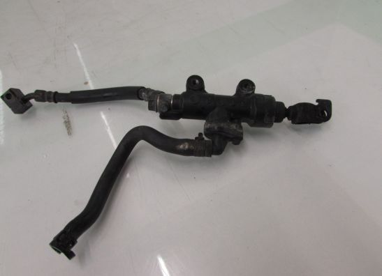 Rempomp achter Honda CBF 600