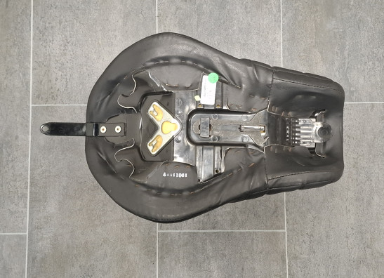 Zadel Harley Davidson XL883N Iron 883