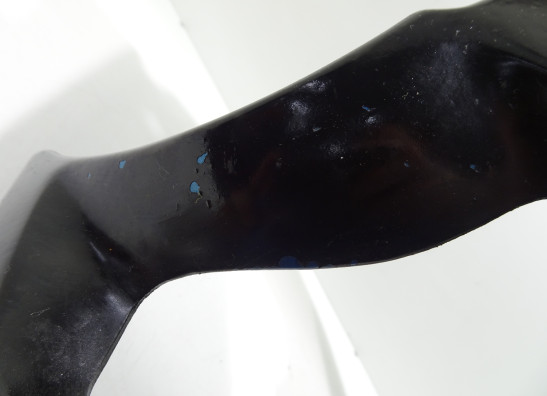 Cowl V shape under Kawasaki ZZR 600