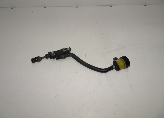 Rempomp achter Yamaha FZ1