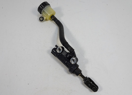 Rempomp achter Yamaha FZ1