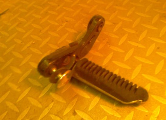Voetsteun links Suzuki GSX F 750