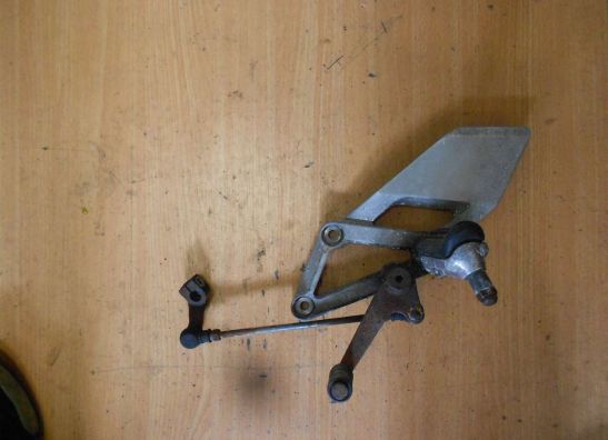 Fussrastetrager vorne links Honda CBR 600 F