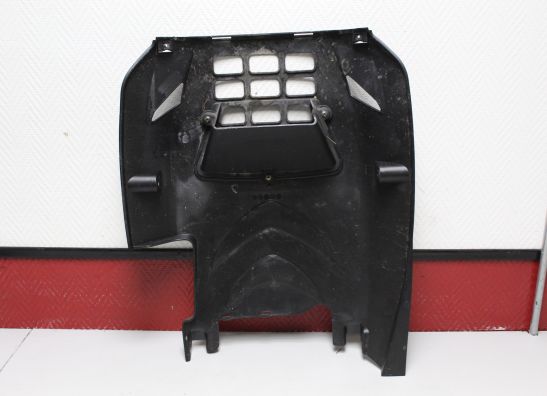 Cowl under Kymco Downtown 350i