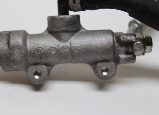 Rempomp achter Suzuki DL 650 V STROM