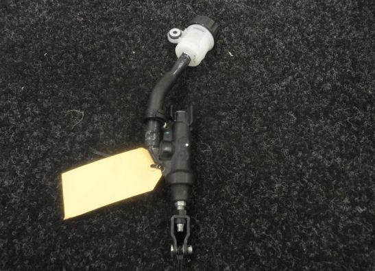 Rempomp achter Yamaha MT 10