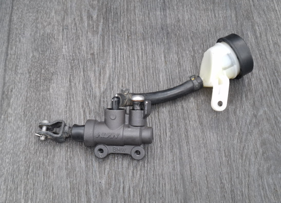 Rempomp achter BMW R 1200 GS LC