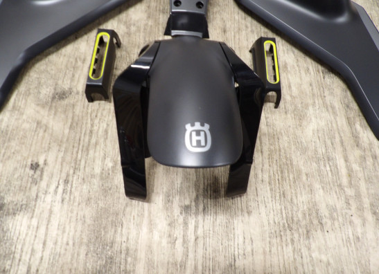 Complete kuipset Husqvarna Svartpilen 125