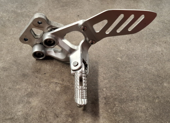 Main step holder left Suzuki GSX R 600