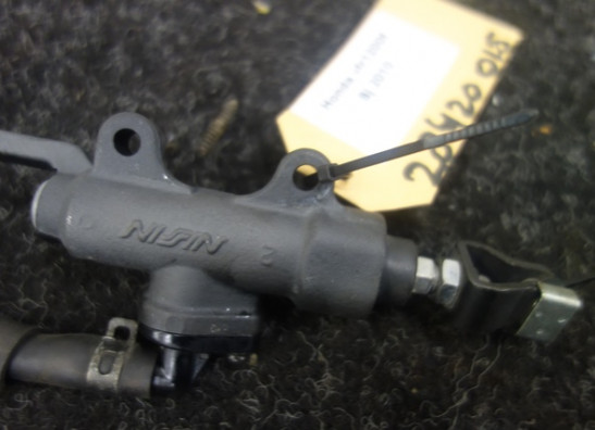 Rempomp achter Honda VFR 1200