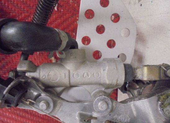 Rempomp achter Kawasaki ZX 9 R