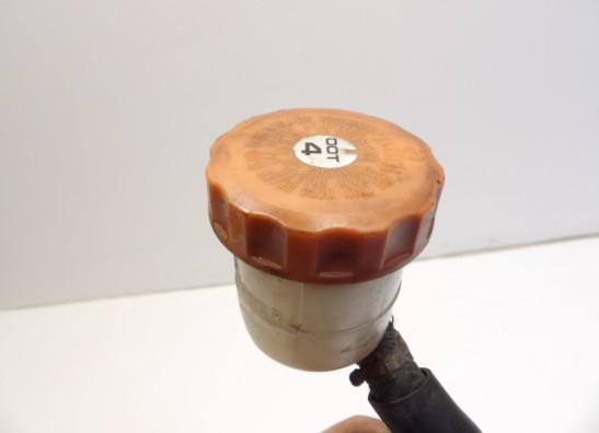 Rempomp achter Honda CBR 1000 F