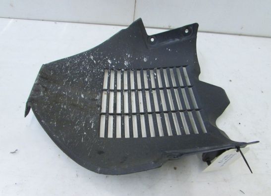 Cowl V shape under Suzuki Burgman 400