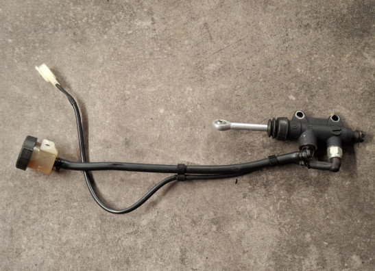 Rempomp achter KTM 690 SMC