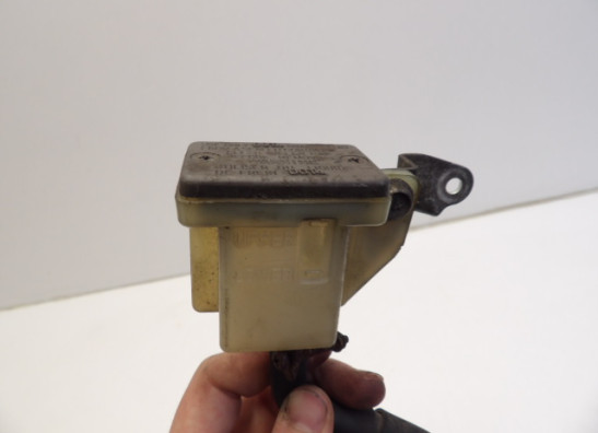 Rempomp achter Suzuki GSX R 1100